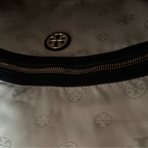 Tory Burch Amanda foldover crossbody bag - Picture 4 of 4